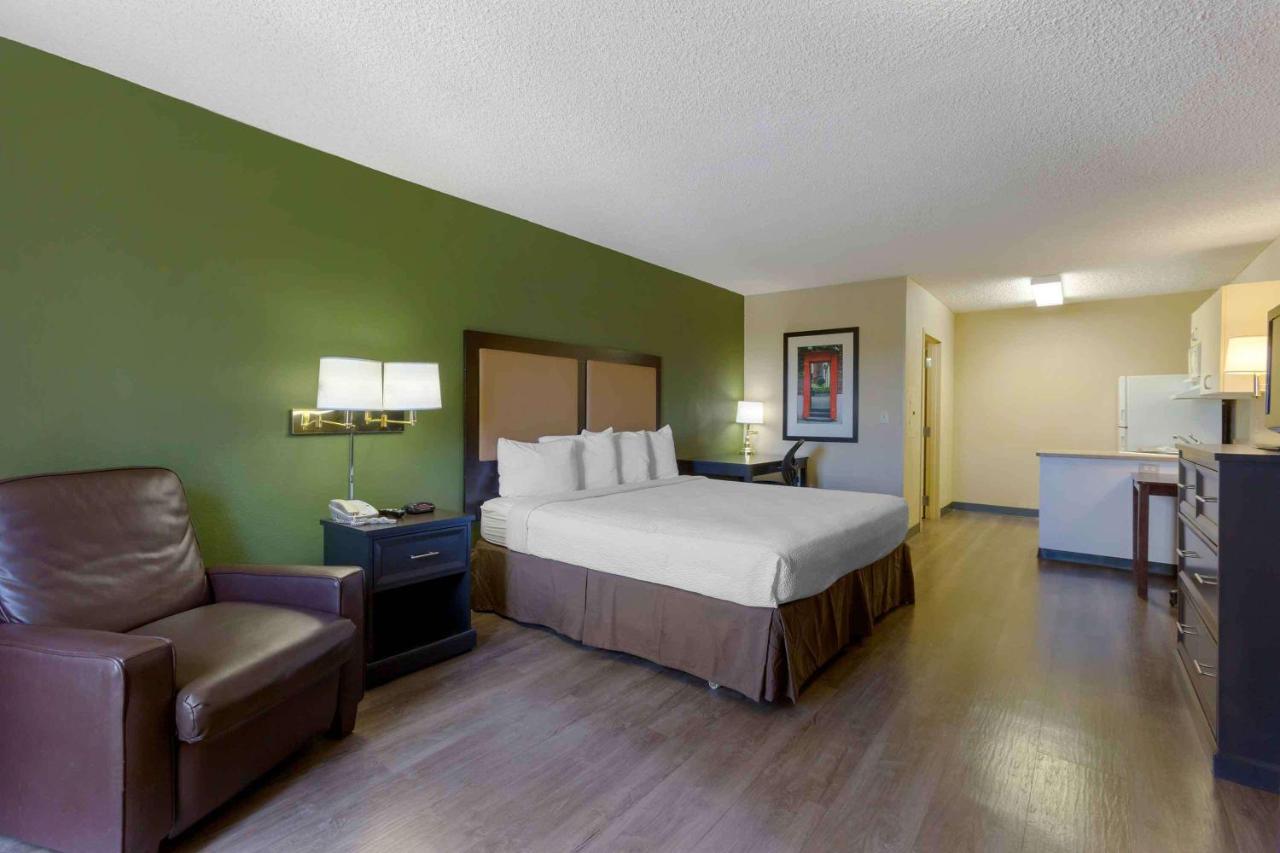 Queen Studio - Non-Smoking at Extended Stay America Select Suites Phoenix Scottsdale North