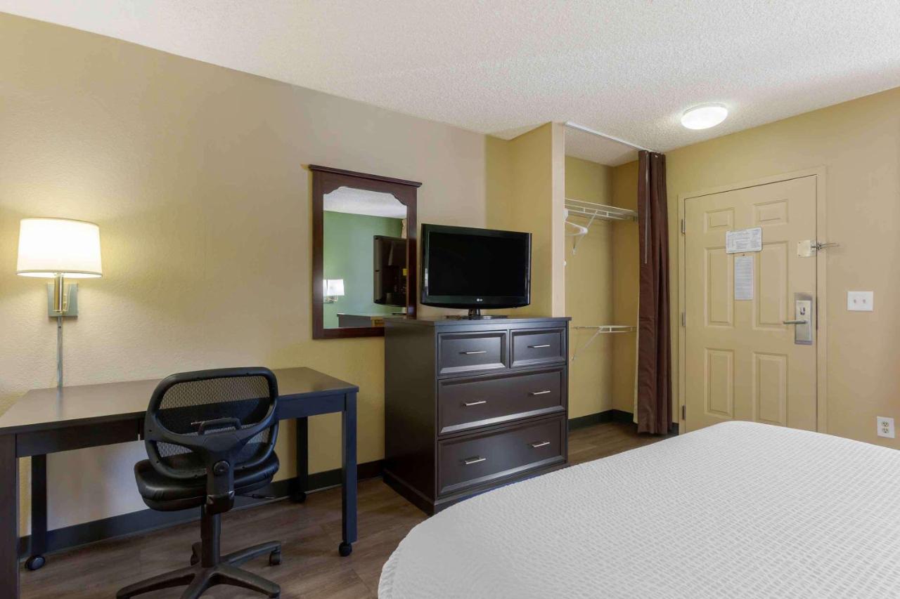 Queen Studio - Non-Smoking at Extended Stay America Select Suites Phoenix Scottsdale North