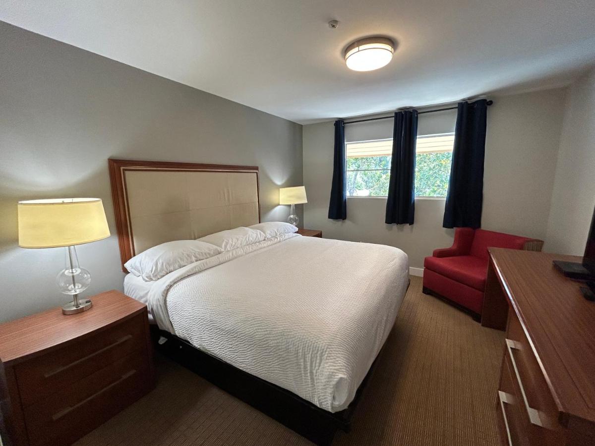| Hillside Inn