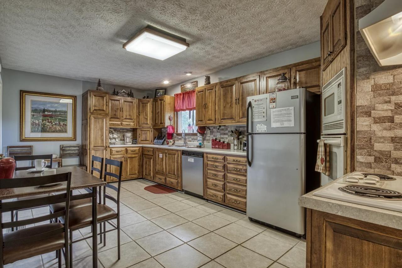 | Apple Valley Hideaway