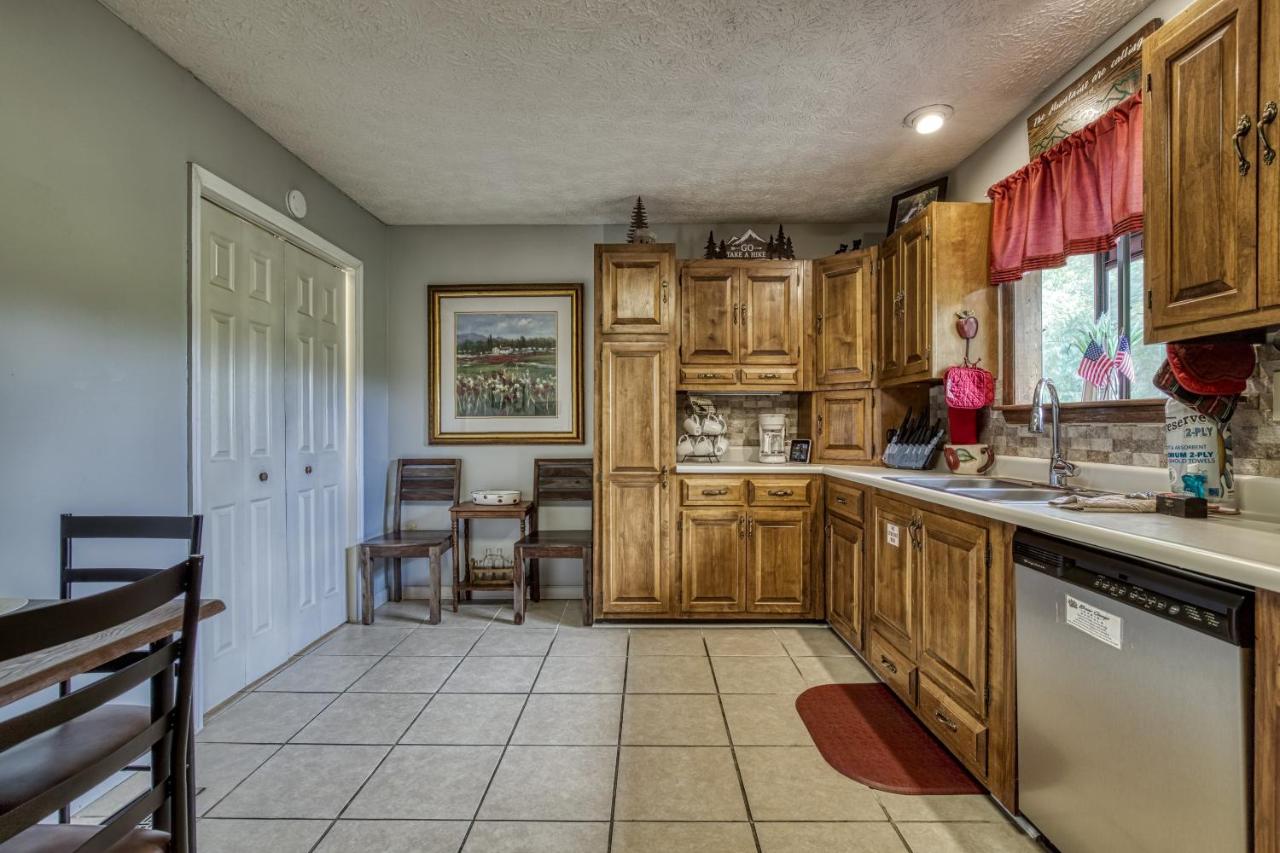 | Apple Valley Hideaway