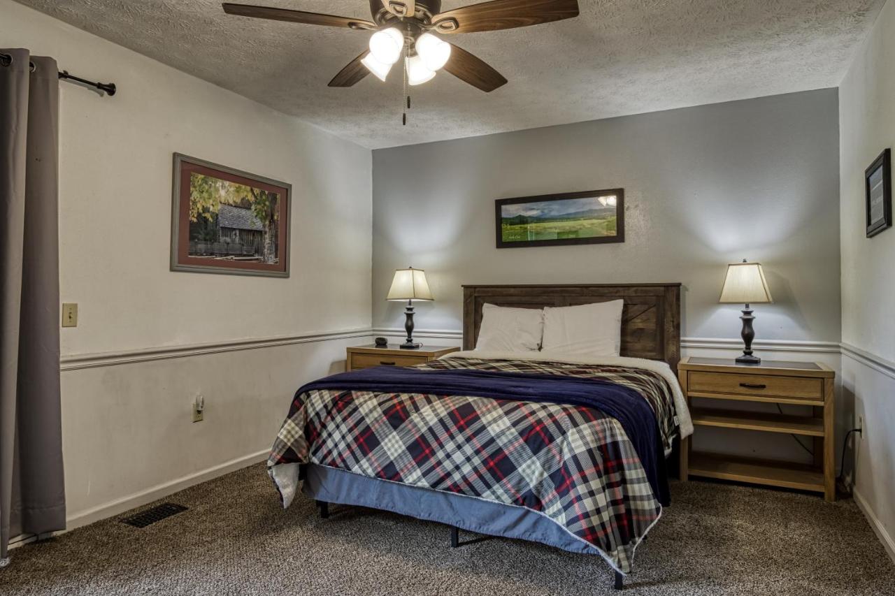 | Apple Valley Hideaway