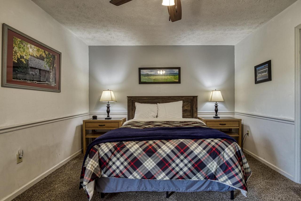 | Apple Valley Hideaway