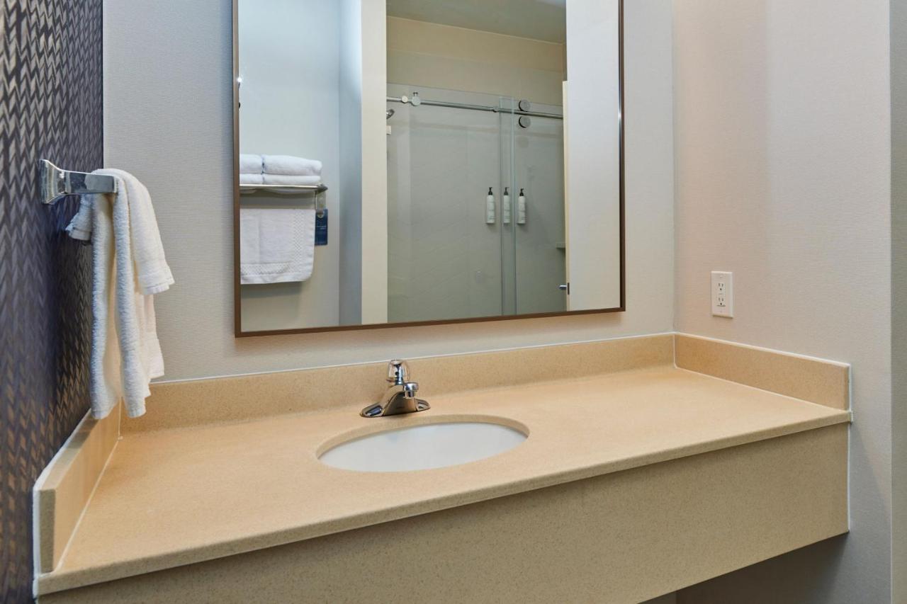 King Room at Fairfield Inn & Suites by Marriott Burlington