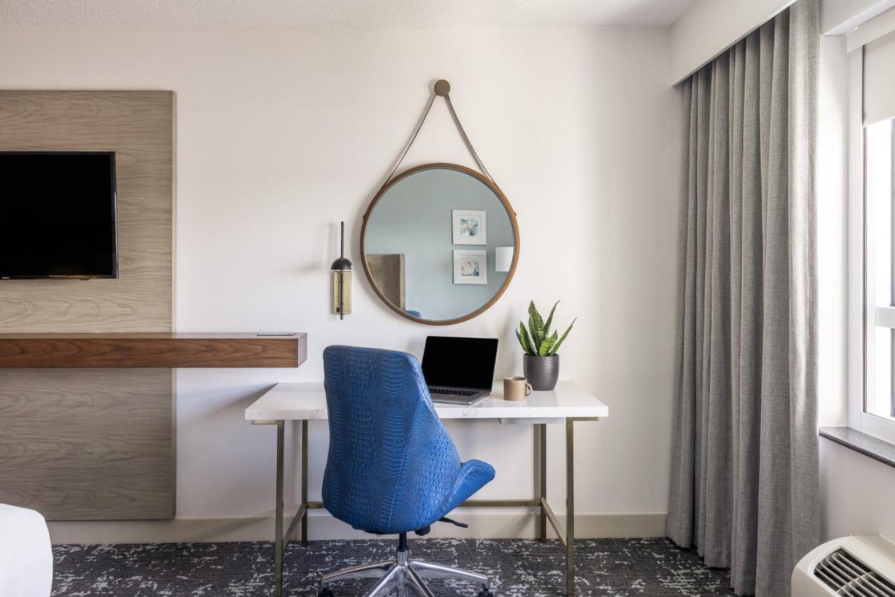 | Holiday Inn Fort Myers Airport-Town Center, an IHG Hotel