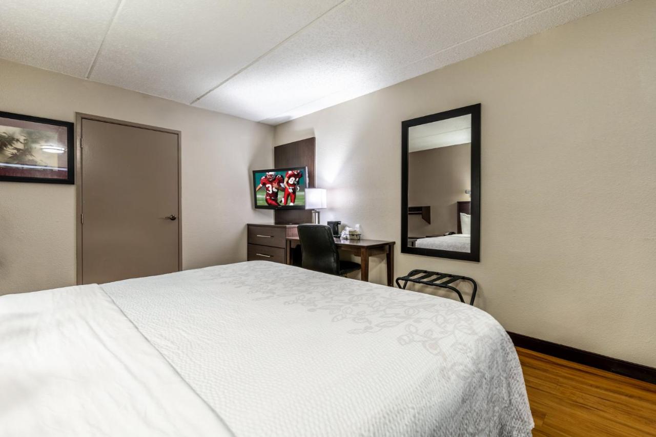 Deluxe King Room Disability Access Smoke Free at Red Roof Inn PLUS+ Nashville Airport