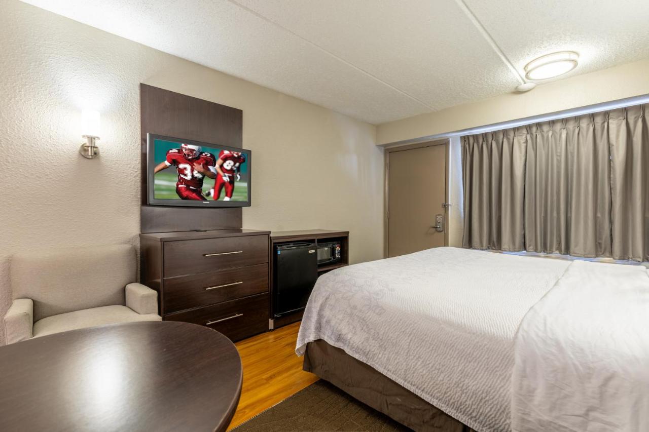 Superior King Room Smoke Free at Red Roof Inn PLUS+ Nashville Airport