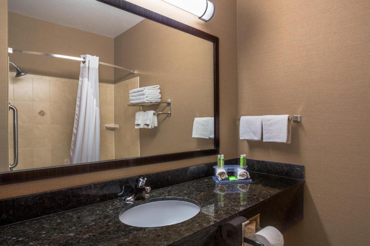  | Holiday Inn Express & Suites Moab