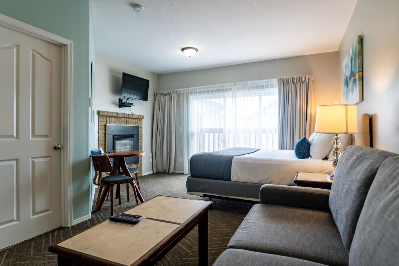Queen Room with Spa Bath - No View at Inn at the Prom Oceanfront Seaside