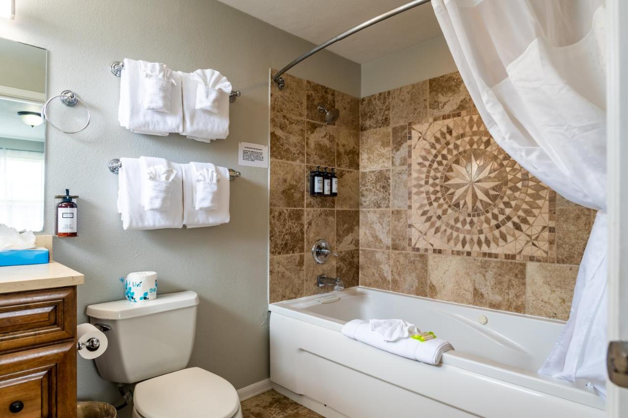 One-Bedroom Suite with Spa - No View at Inn at the Prom Oceanfront Seaside