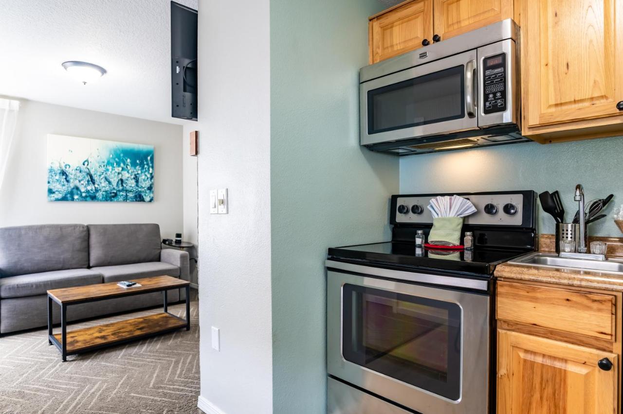 One-Bedroom Suite with Spa - No View at Inn at the Prom Oceanfront Seaside
