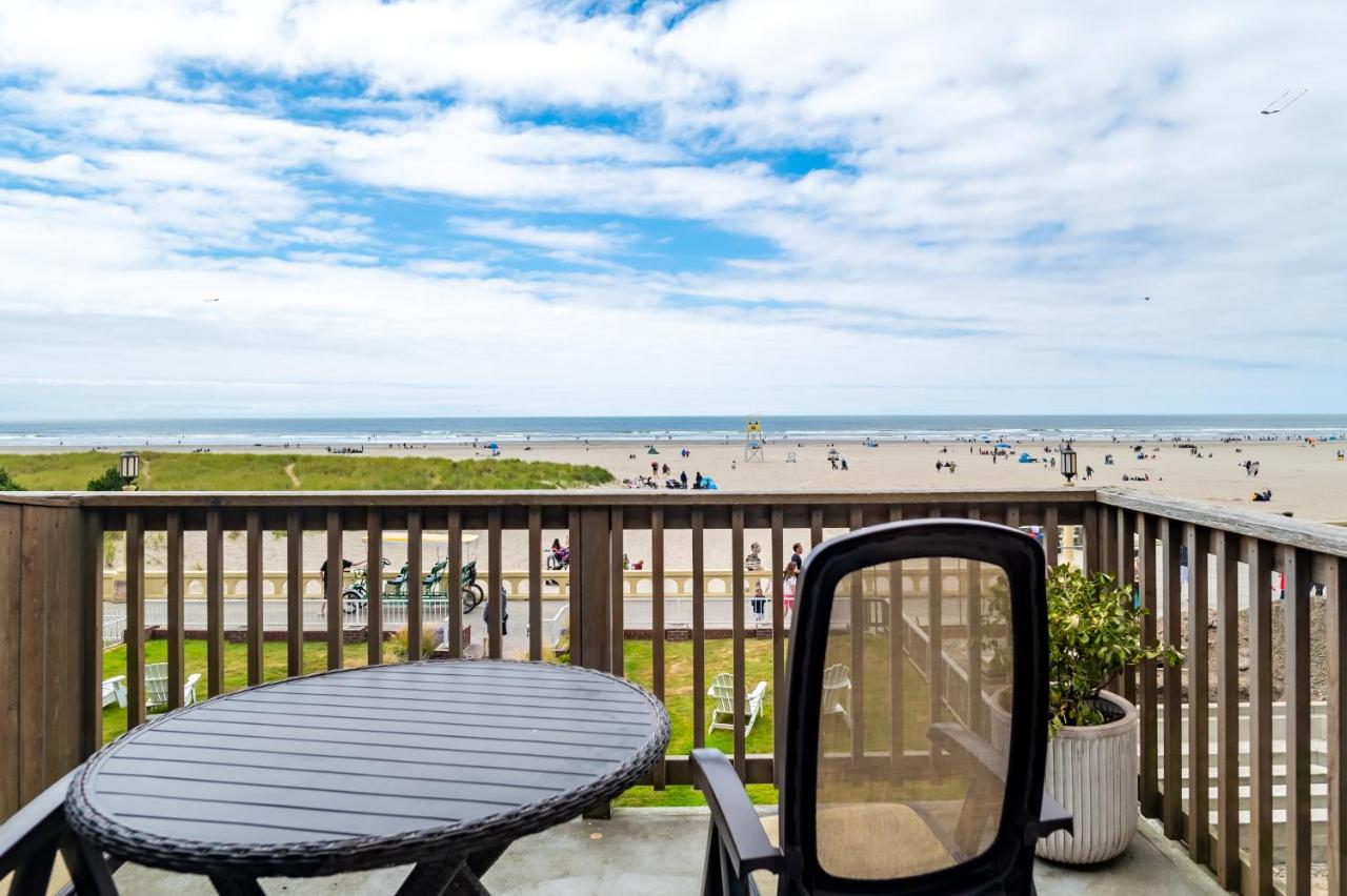 Deluxe King Suite with Ocean View at Inn at the Prom Oceanfront Seaside
