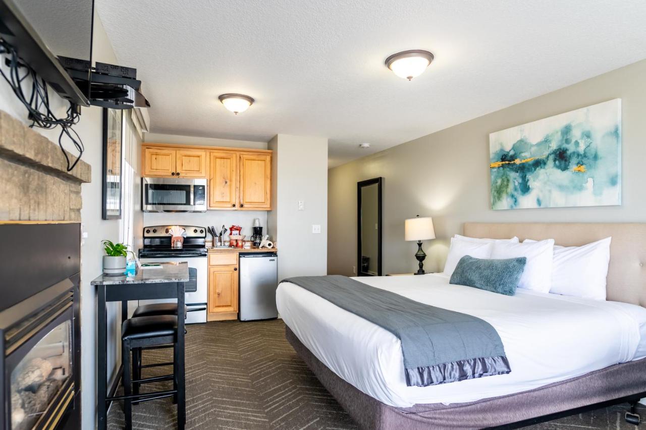 Deluxe King Suite with Ocean View at Inn at the Prom Oceanfront Seaside