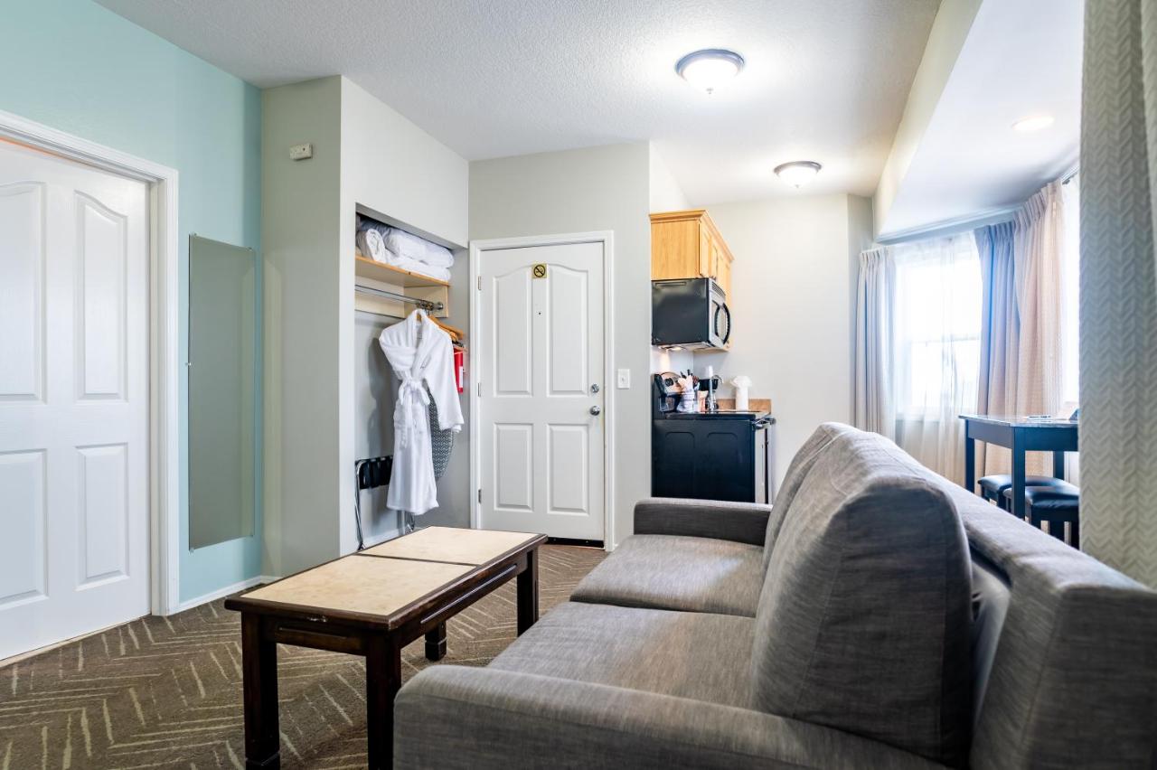 King Suite with Spa Bath - Partial Ocean View at Inn at the Prom Oceanfront Seaside