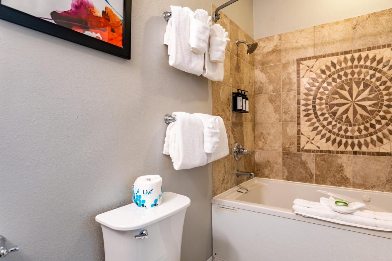 King Suite with Spa Bath - Partial Ocean View at Inn at the Prom Oceanfront Seaside