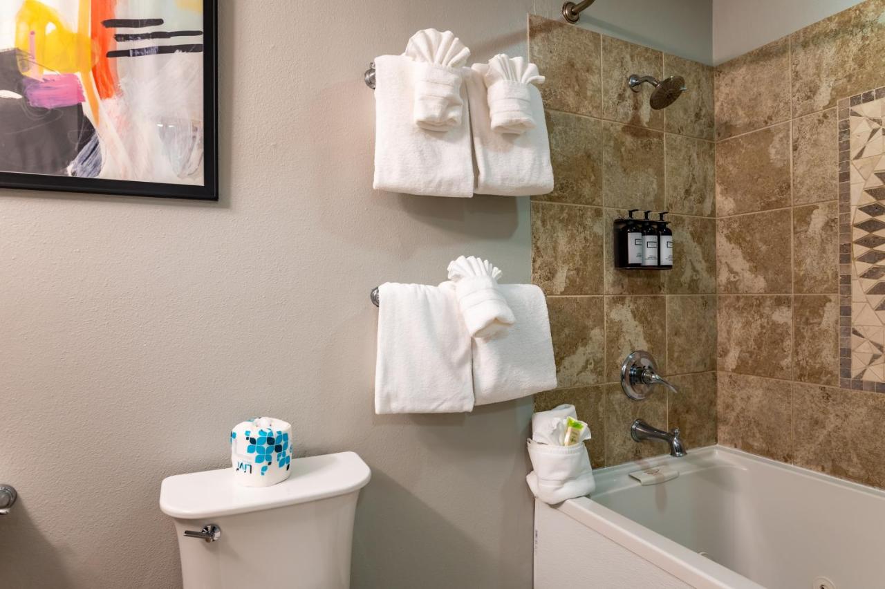 King Suite with Ocean View at Inn at the Prom Oceanfront Seaside