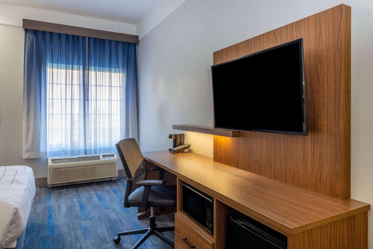 Executive King Room at La Quinta Inn & Suites by Wyndham St. George