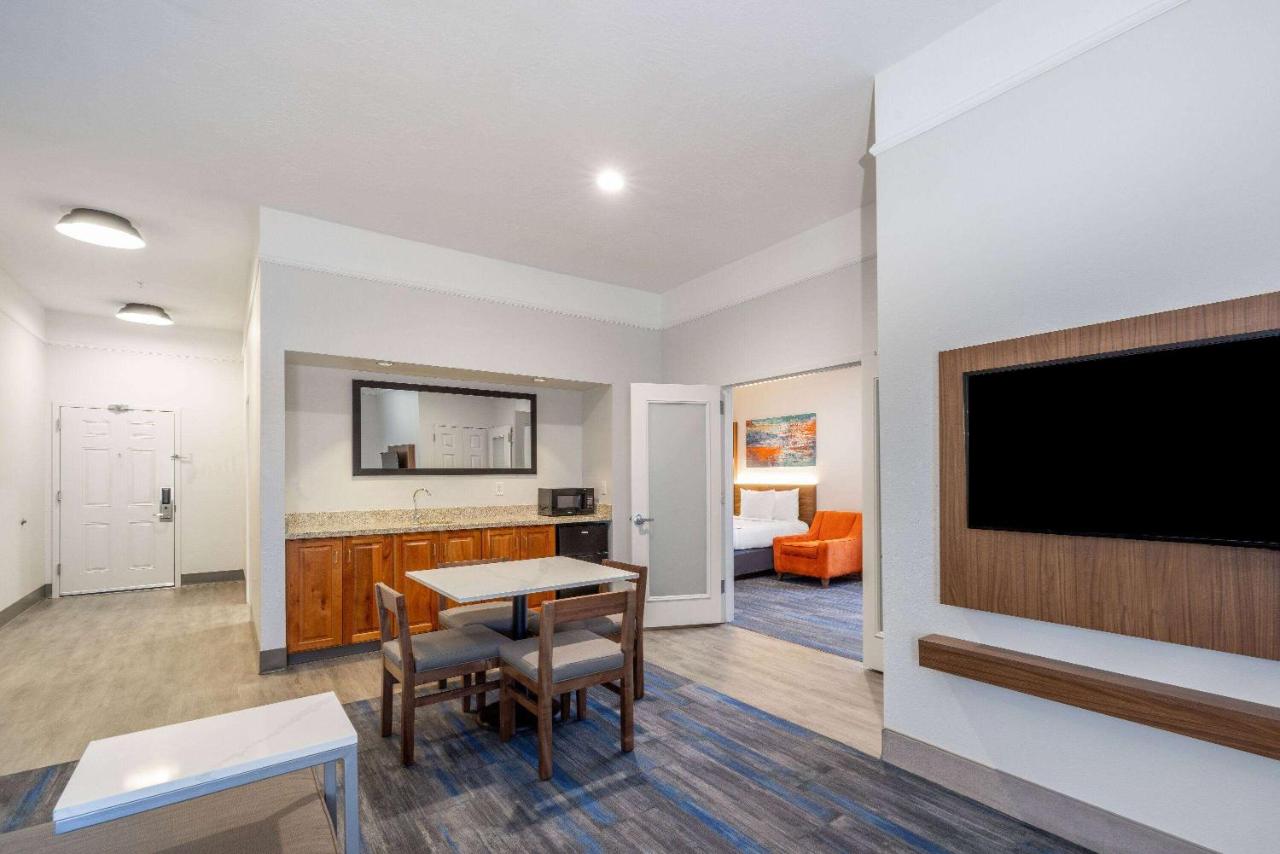 One-Bedroom Family Suite with Pool View - Non-Smoking at La Quinta Inn & Suites by Wyndham St. George