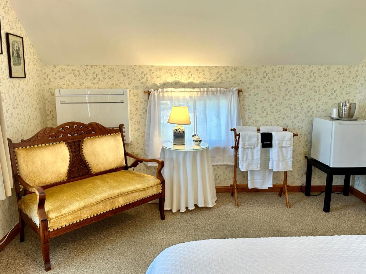 | Rose Farm Inn