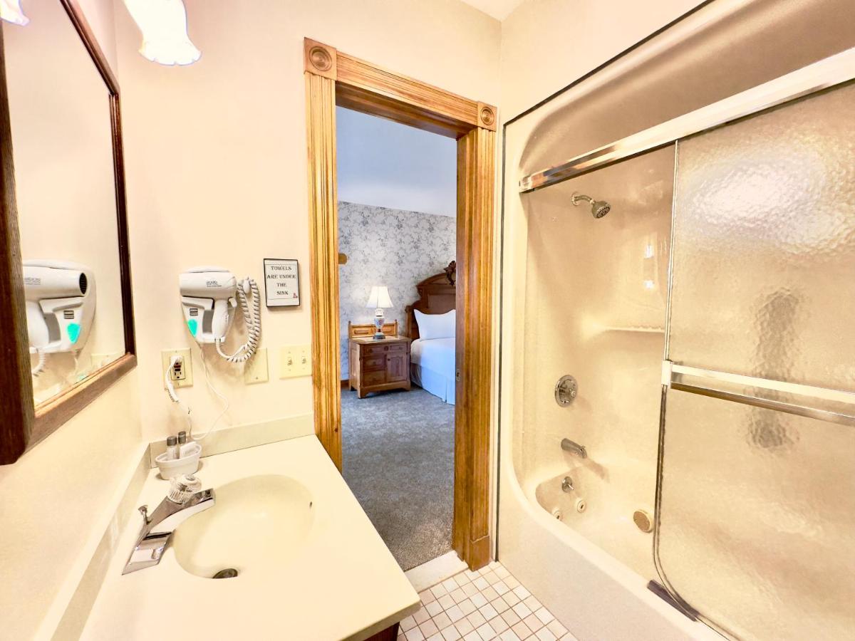 | Rose Farm Inn