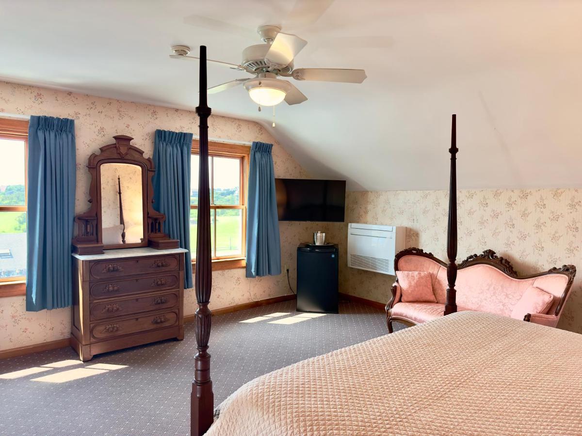 | Rose Farm Inn
