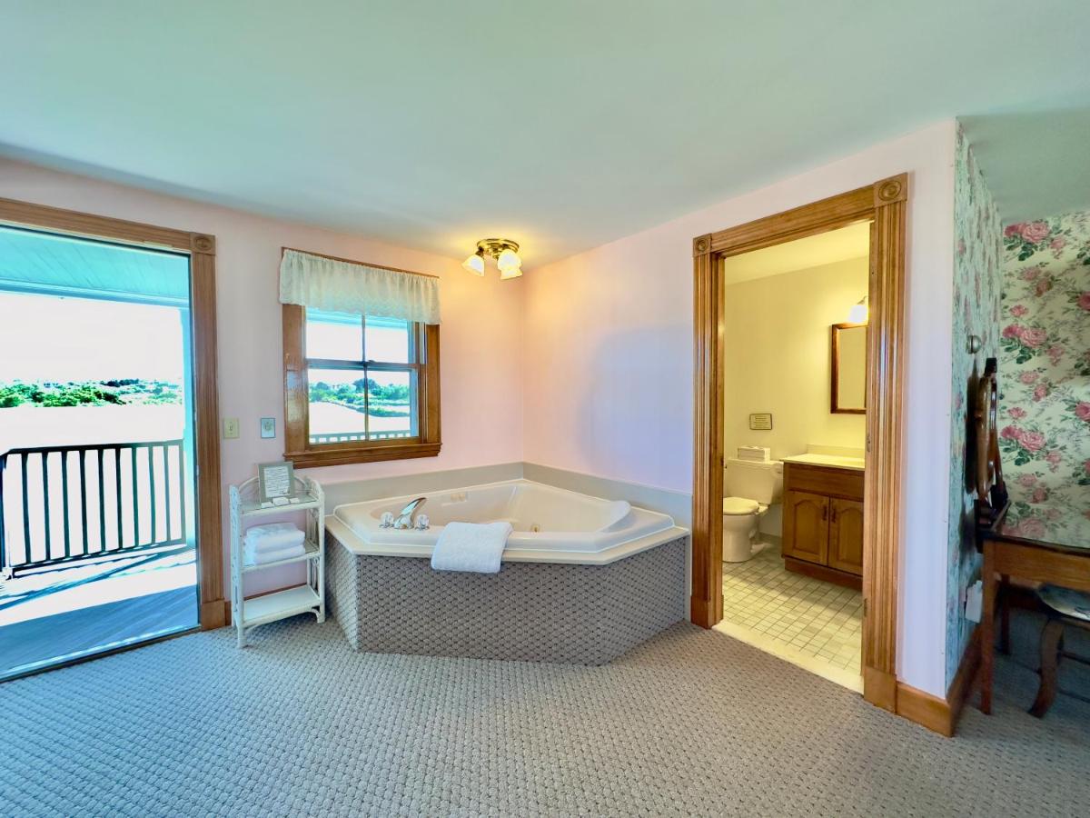 | Rose Farm Inn