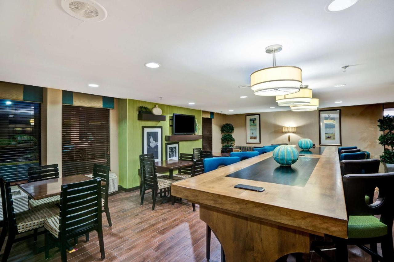 | Hampton Inn by Hilton Milford