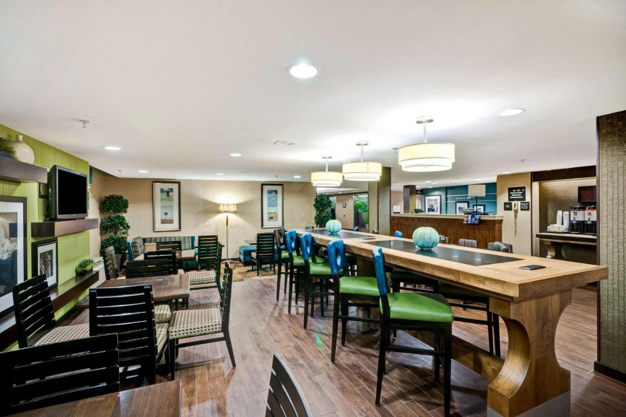 | Hampton Inn by Hilton Milford