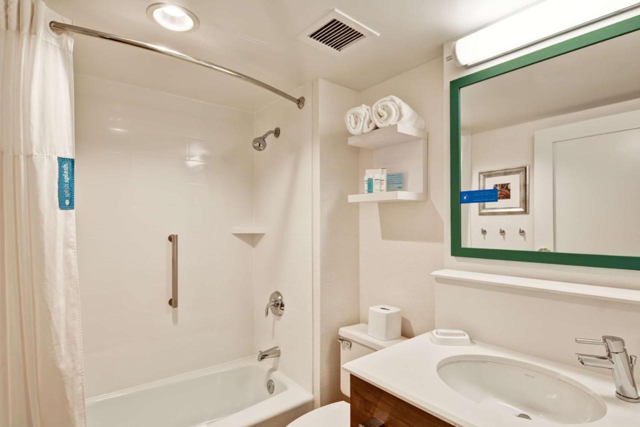 | Hampton Inn by Hilton Milford