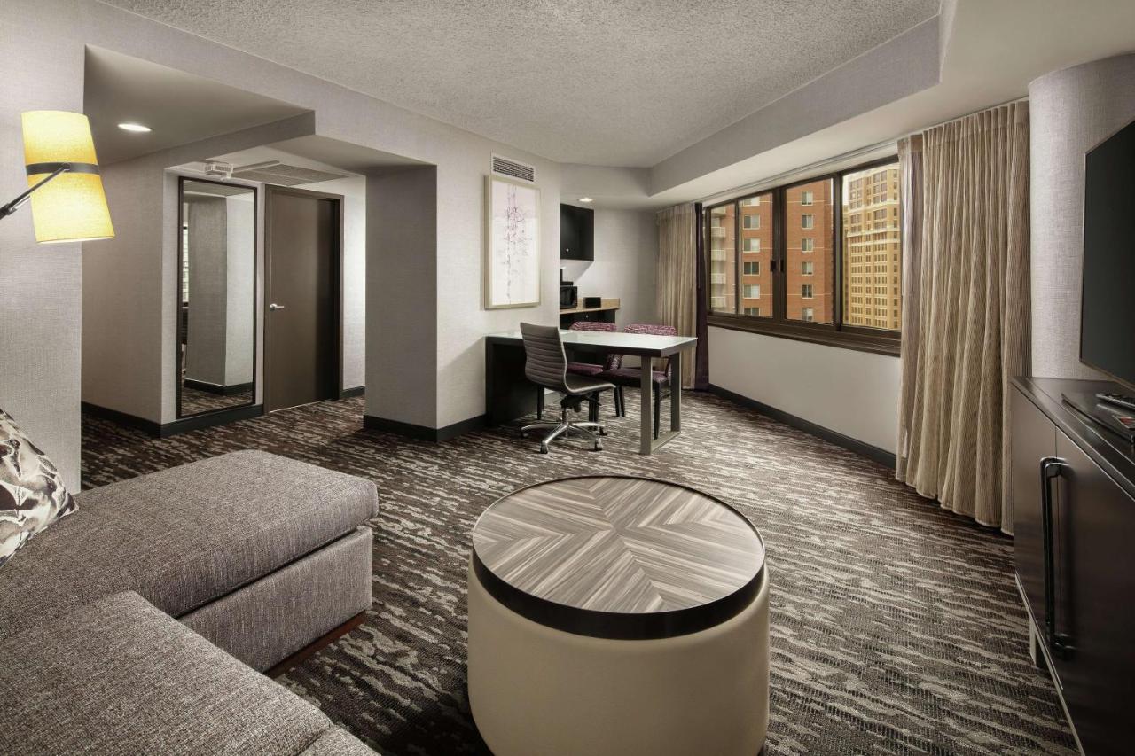 Double Premium Suite - Mobility/Hearing Accessible/Bath Tub/Non-Smoking at Embassy Suites by Hilton Crystal City National Airport