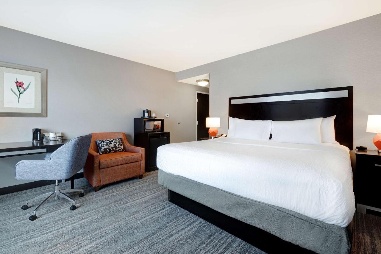King Room at Hampton Inn & Suites Seattle/Federal Way