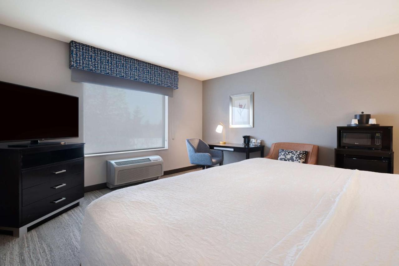 King Room - Hearing Accessible/Non-Smoking at Hampton Inn & Suites Seattle/Federal Way