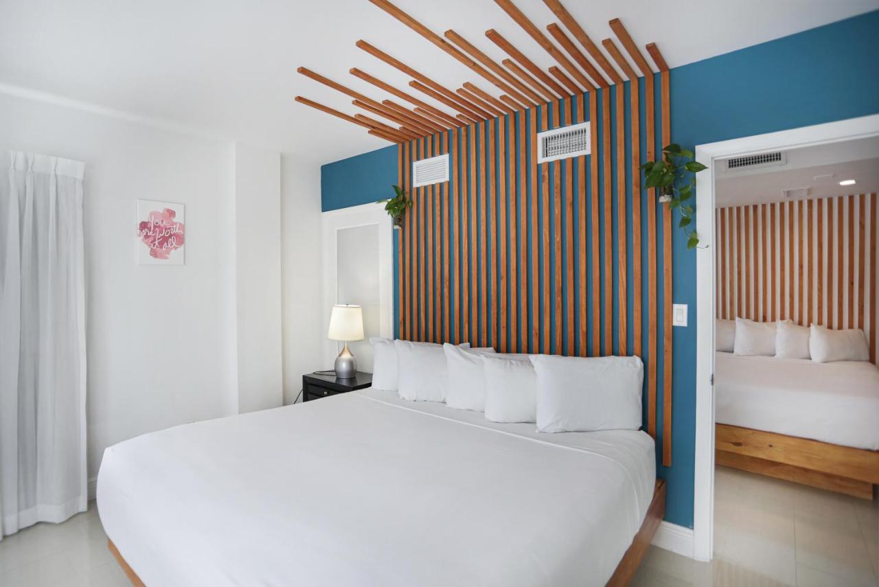 Deluxe Corner One-Bedroom Suite with Kitchen at Hotel Belleza