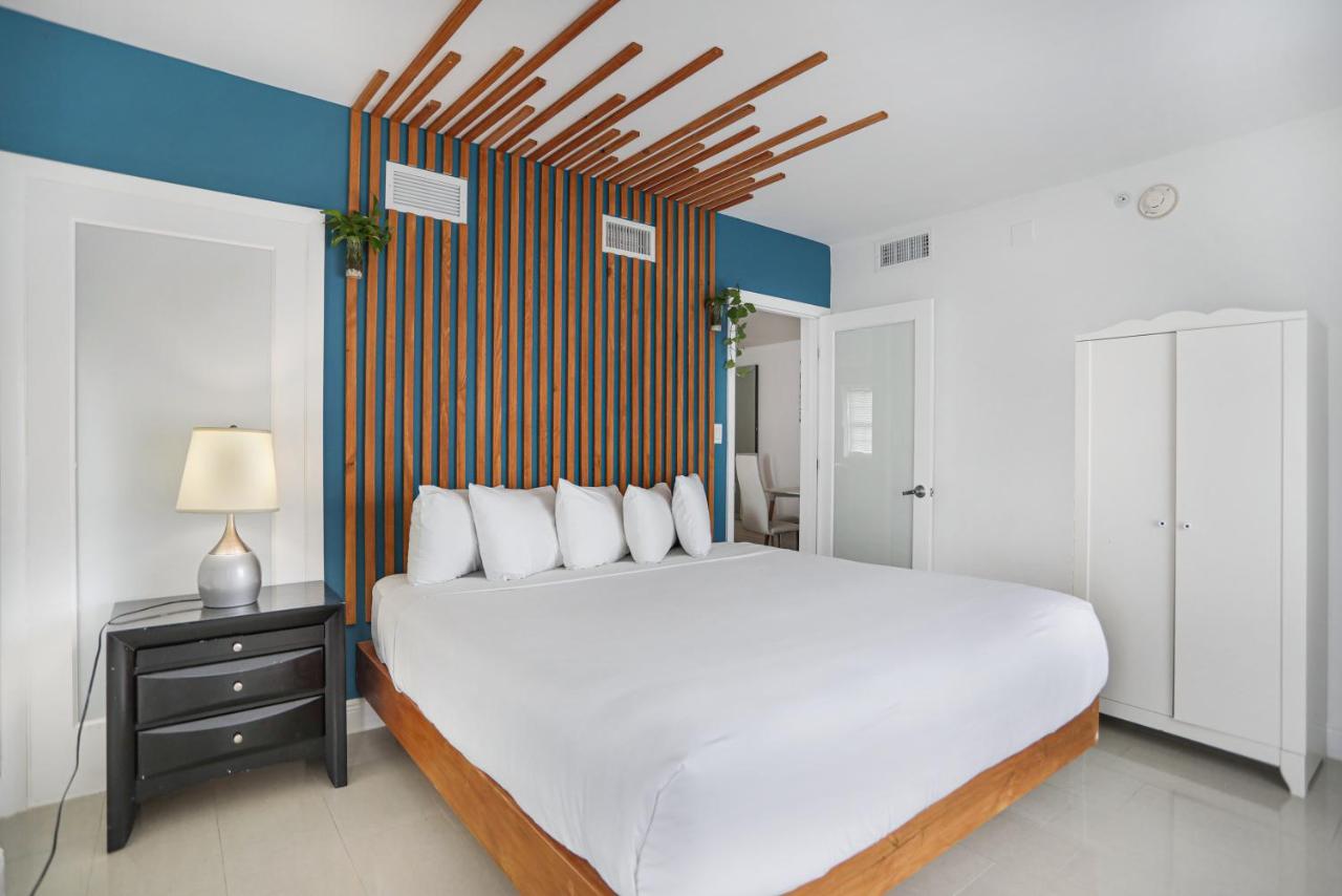 Deluxe Corner One-Bedroom Suite with Kitchen at Hotel Belleza