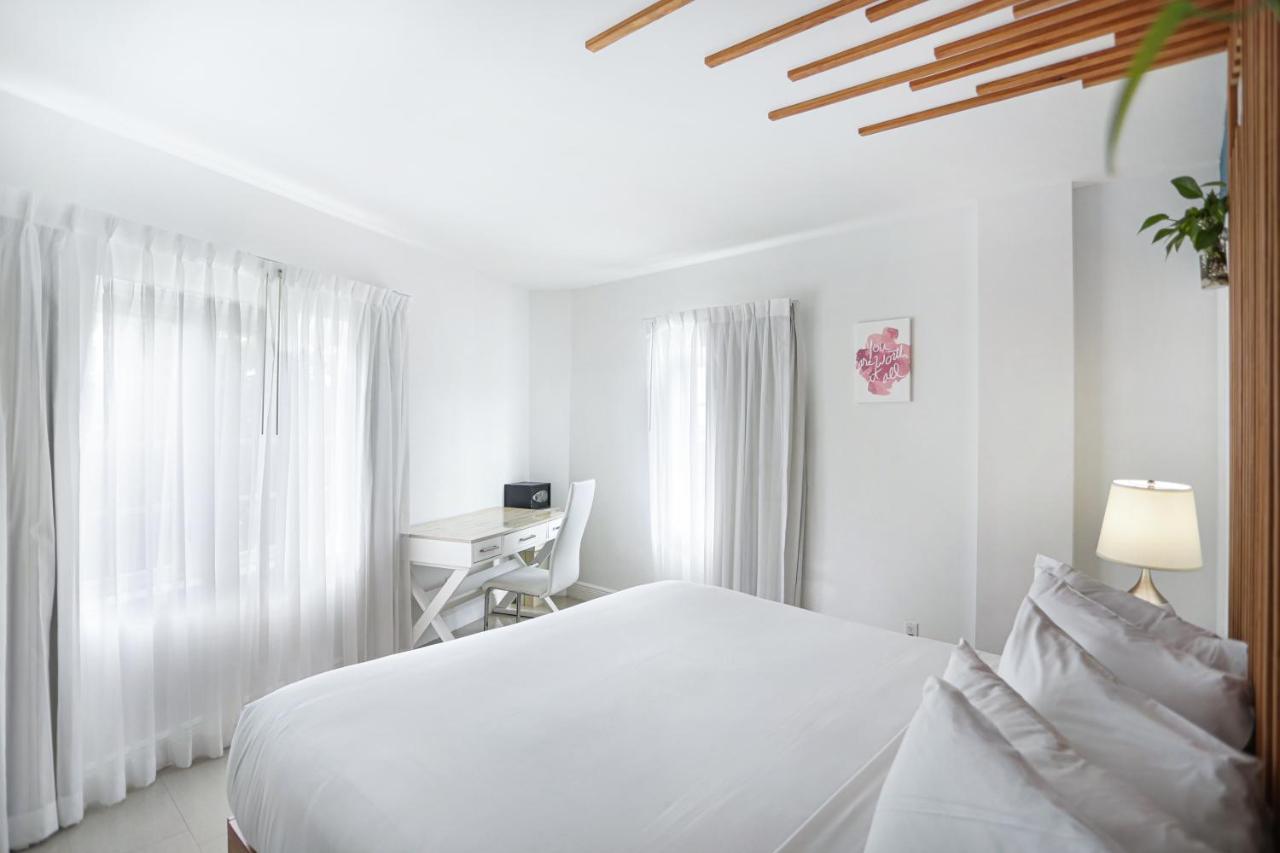 Deluxe Corner One-Bedroom Suite with Kitchen at Hotel Belleza