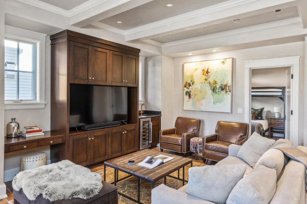 Three-Bedroom Apartment - Element 52 South West 301 at Element 52, Auberge Collection