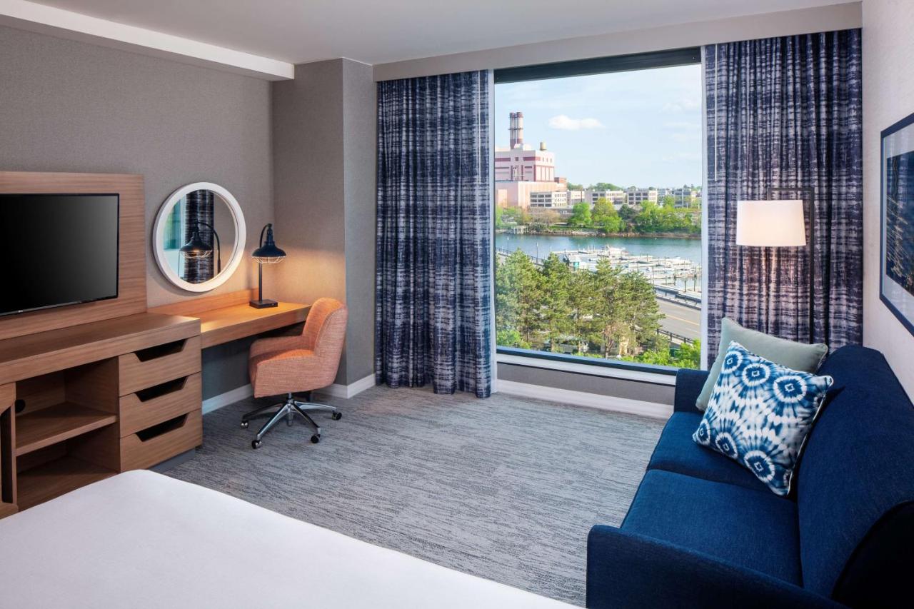 King Room with Sofa Bed and View at Hampton by Hilton at the Boston Seaport District
