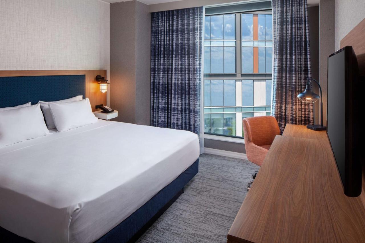 King Room at Hampton by Hilton at the Boston Seaport District
