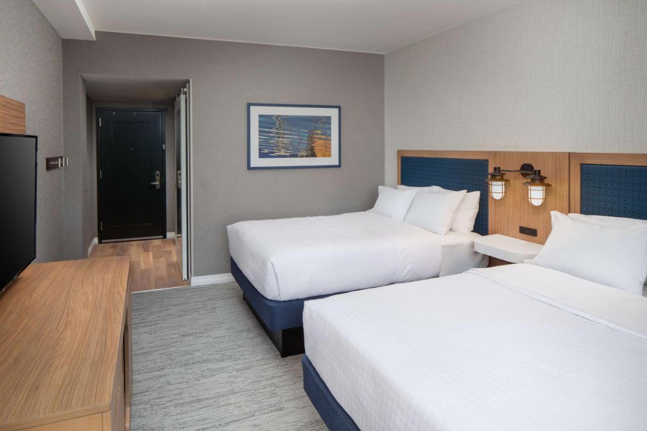 Queen Room with Two Queen Beds and Bath Tub - Mobility Access at Hampton by Hilton at the Boston Seaport District