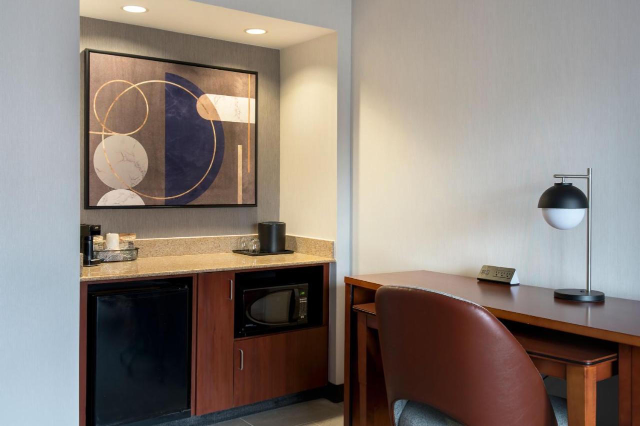 | Courtyard by Marriott New Haven Wallingford