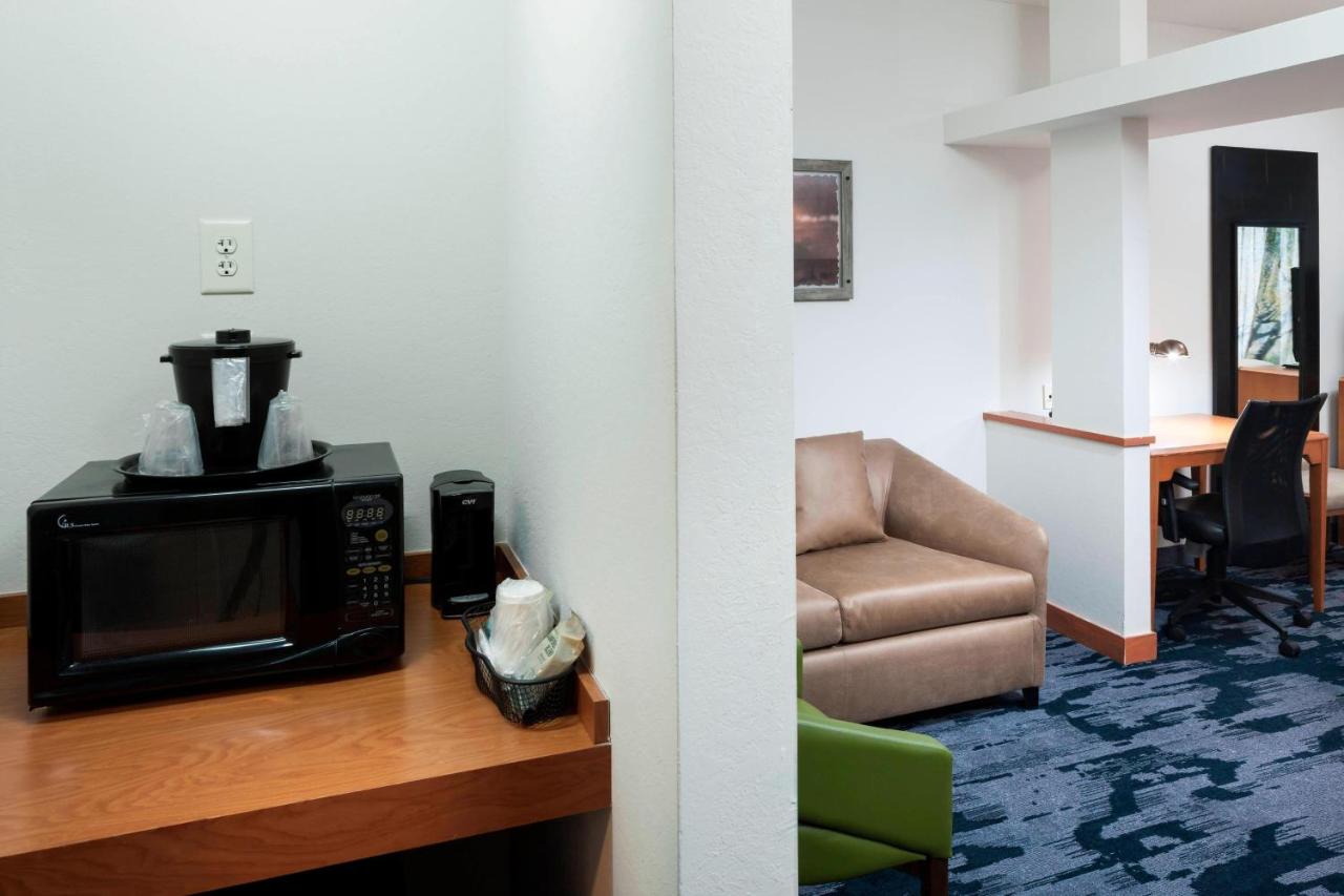 King Suite with Sofa Bed at Fairfield Inn & Suites by Marriott Wilmington/Wrightsville Beach