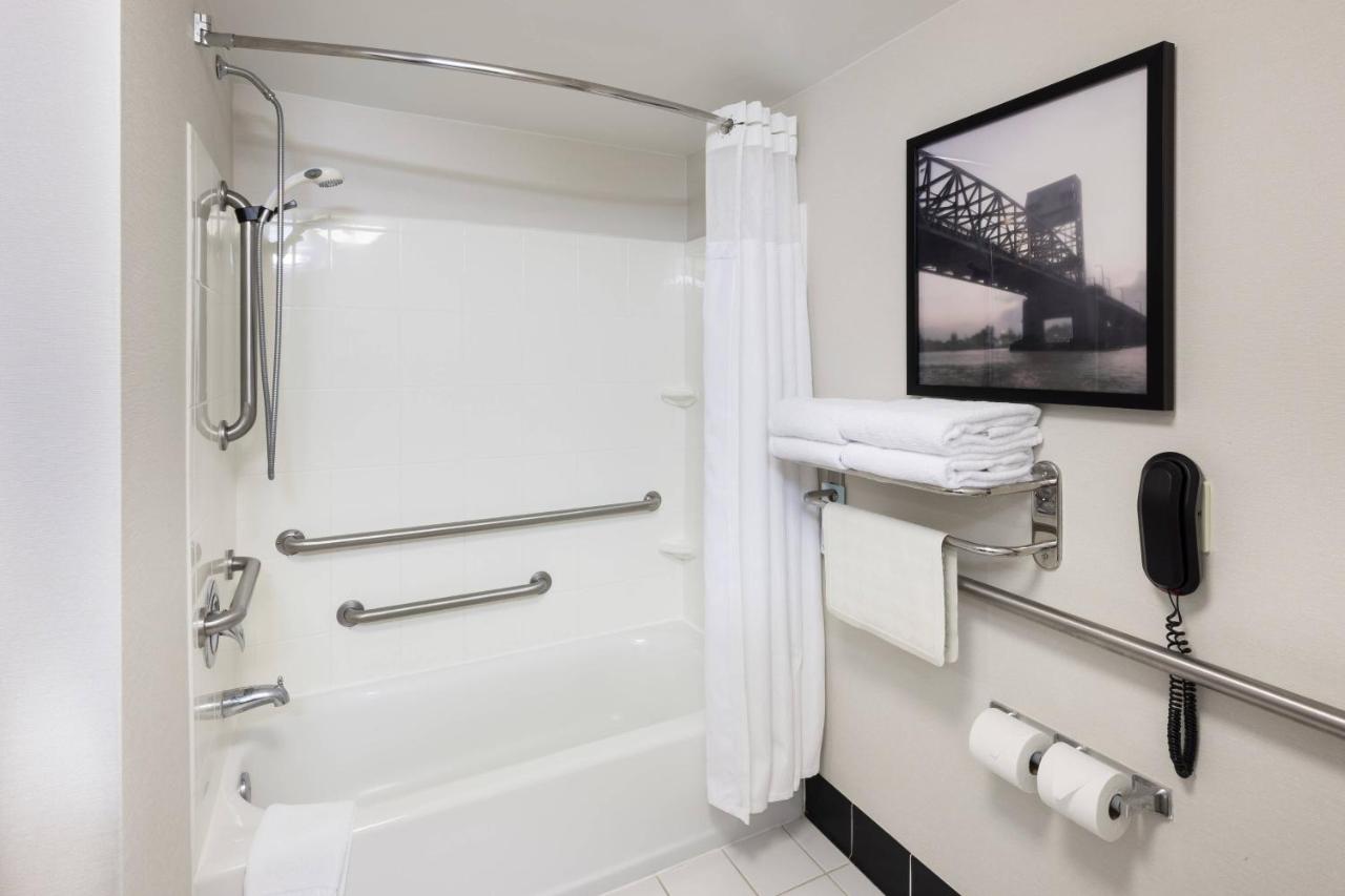 | Fairfield Inn & Suites by Marriott Wilmington