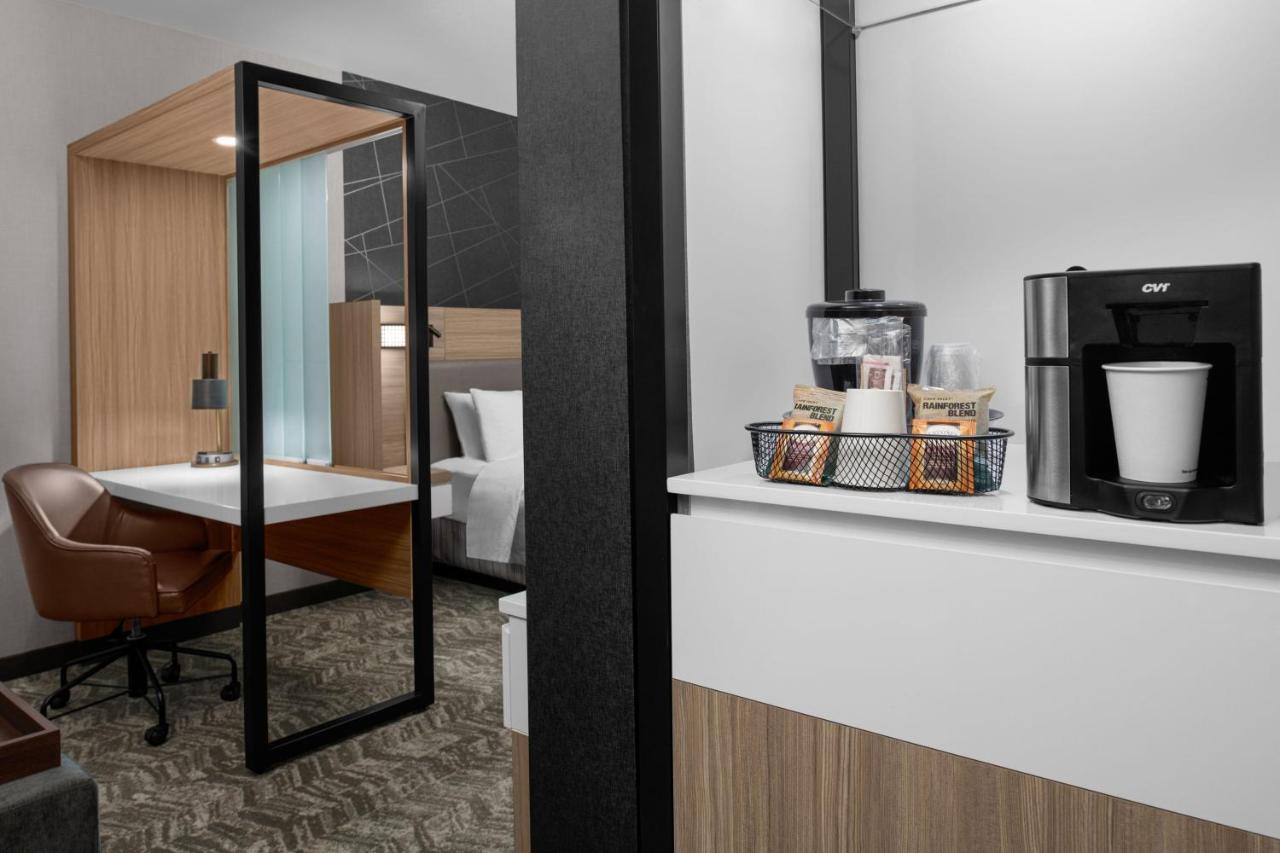 King Suite with Trundle Bed at SpringHill Suites by Marriott Riverside Redlands
