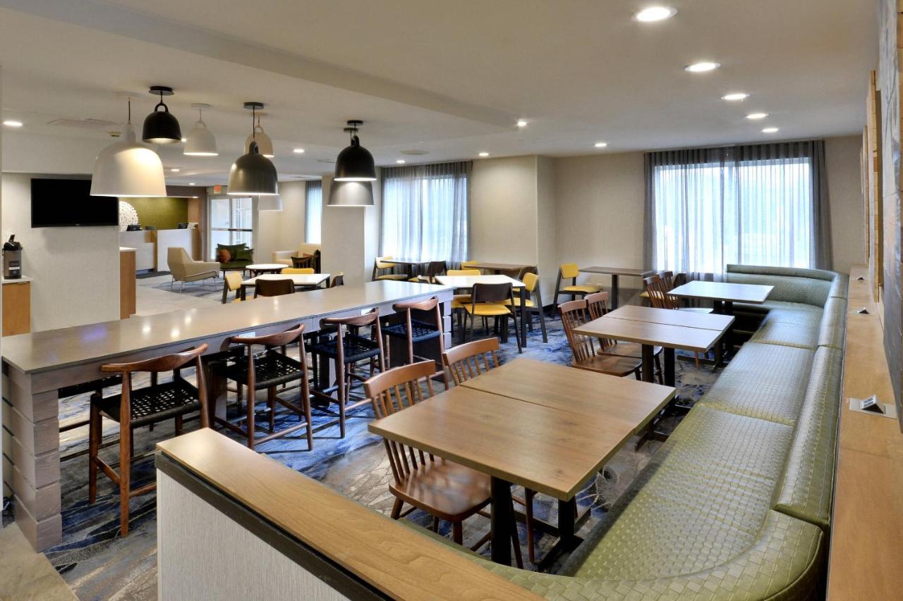 | Fairfield Inn Greensboro Airport