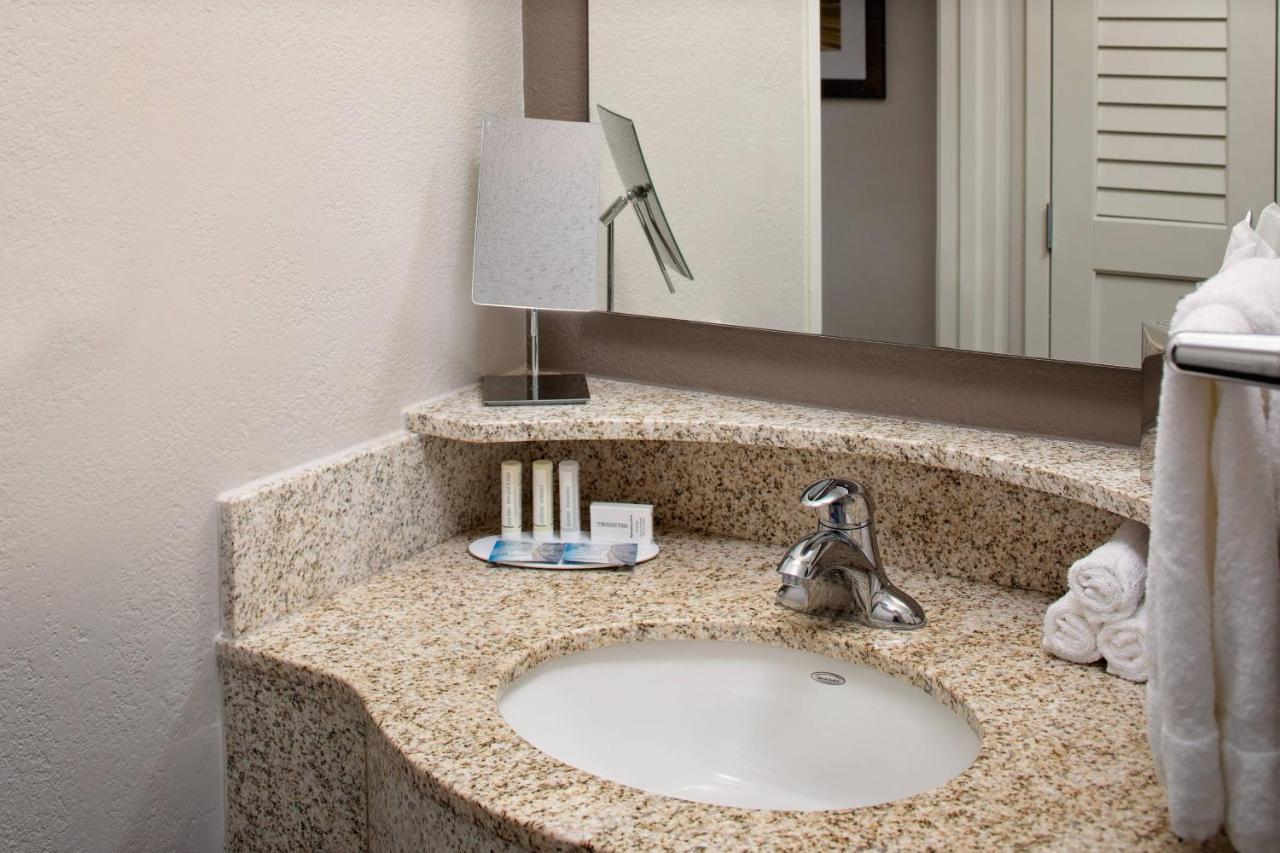 | Courtyard Houston Westchase