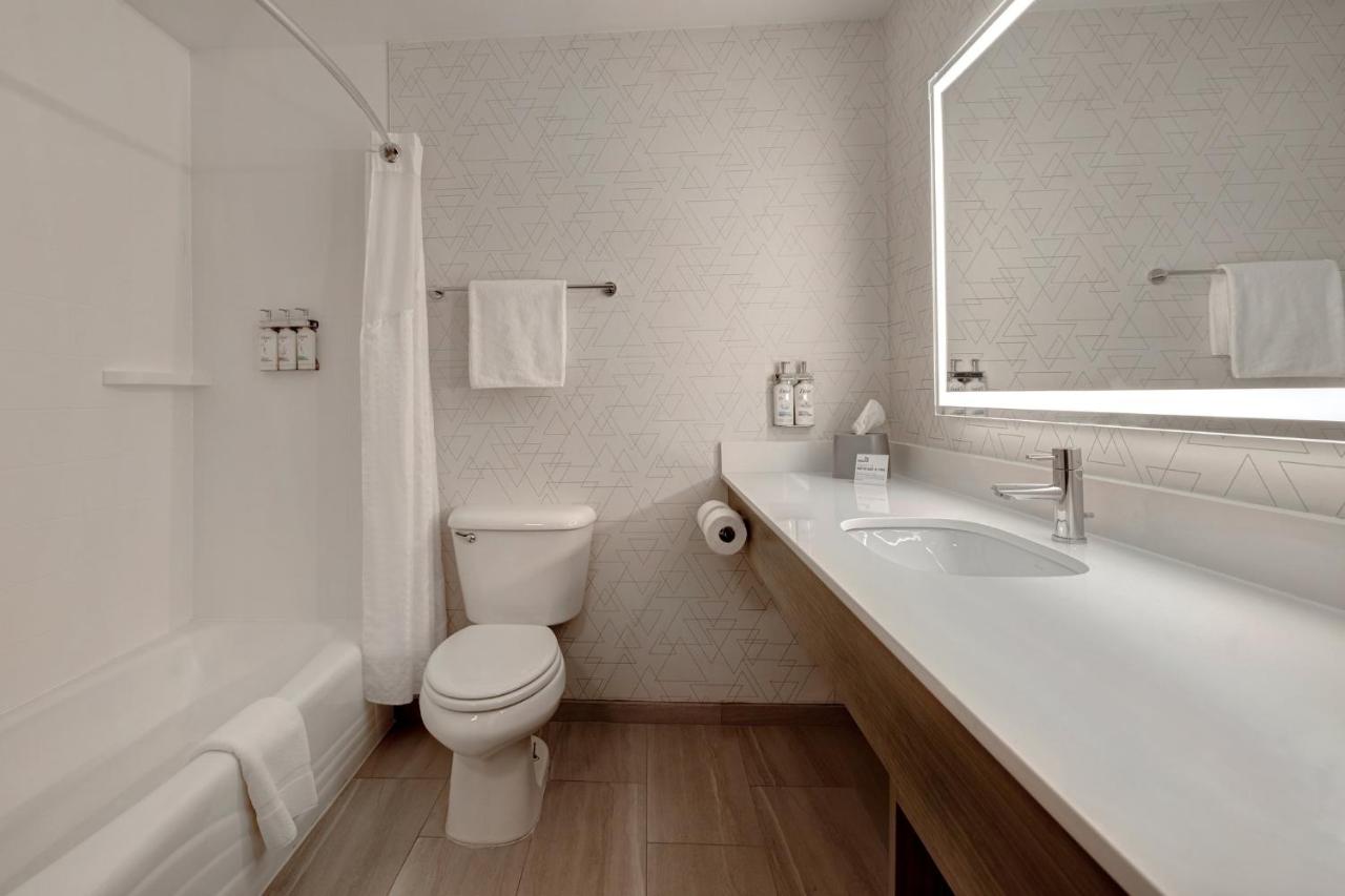 Queen Suite at Holiday Inn Express & Suites Moab by IHG