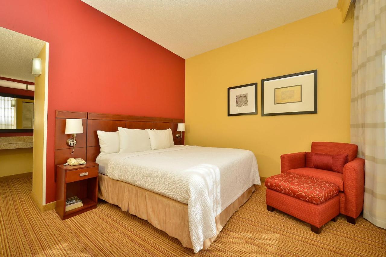 | Courtyard by Marriott Bentonville