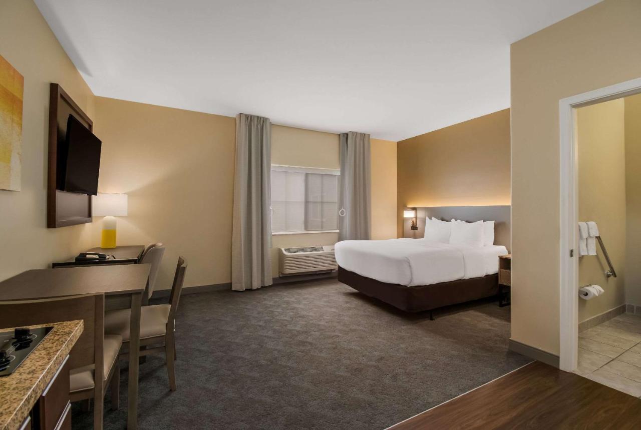 | Comfort Inn & Suites Barnesville - Frackville