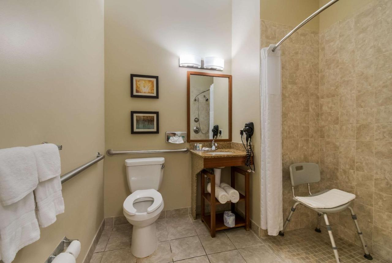 | Comfort Inn & Suites Barnesville - Frackville