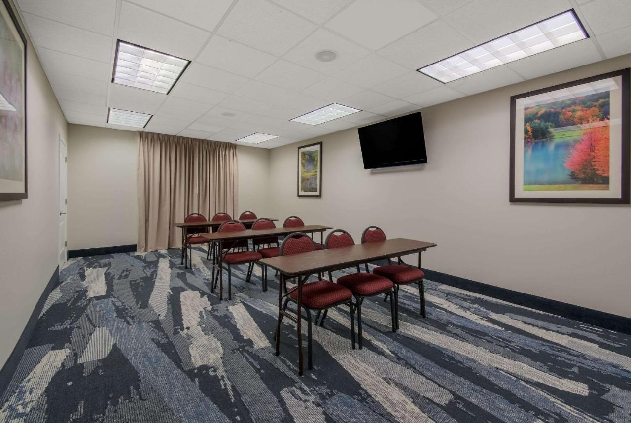 | Comfort Inn & Suites Barnesville - Frackville